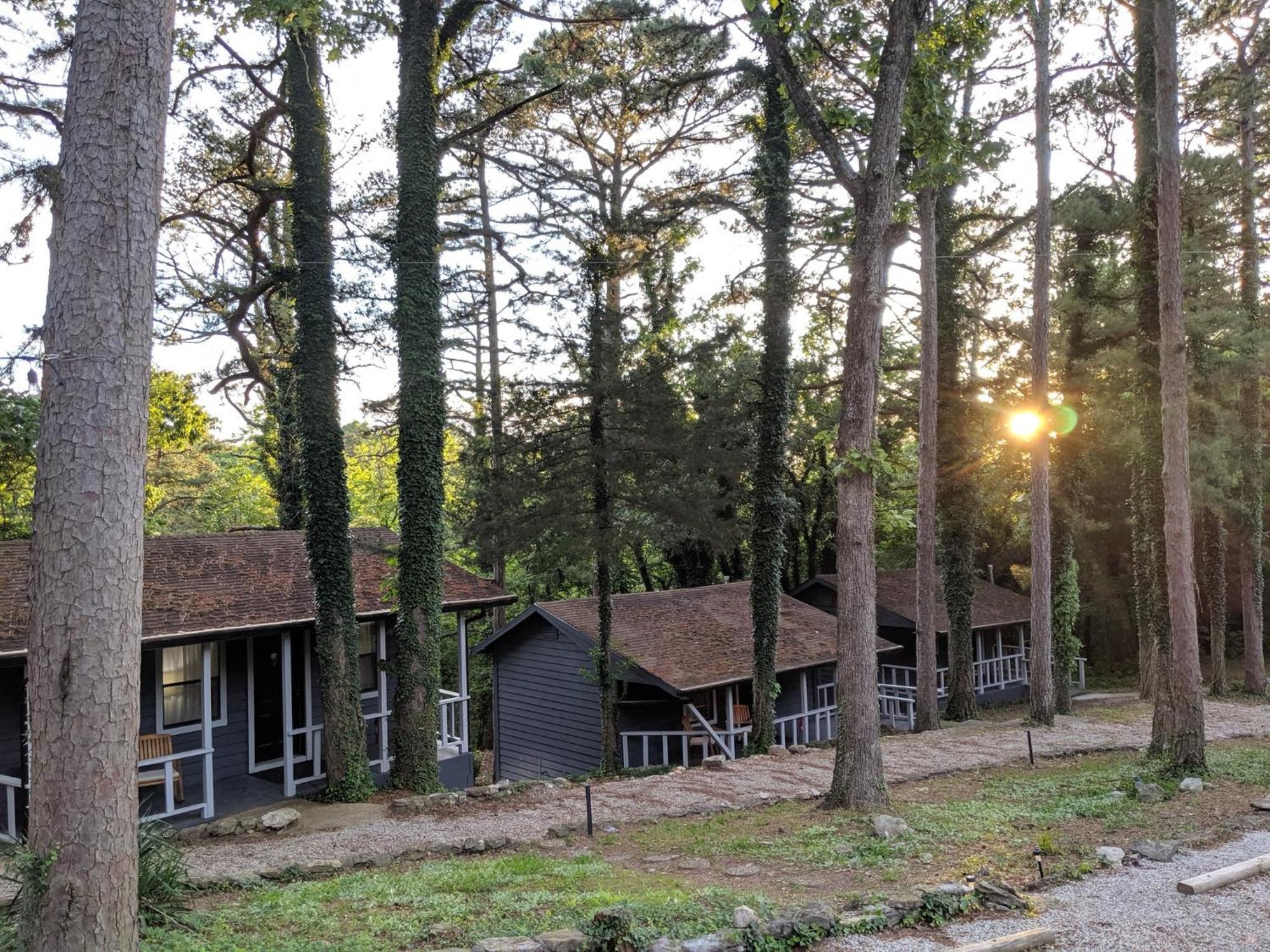 Villa Adventure Cabin 5 - King W Private Hot Tub à Eureka Springs Extérieur photo